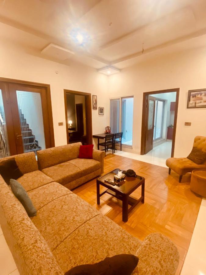 Fully Serviced Holiday Home Near Lyallpur Galleria 파이살라바드 외부 사진