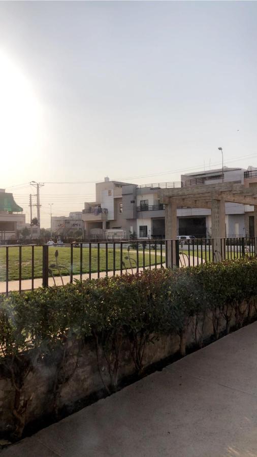 Fully Serviced Holiday Home Near Lyallpur Galleria 파이살라바드 외부 사진